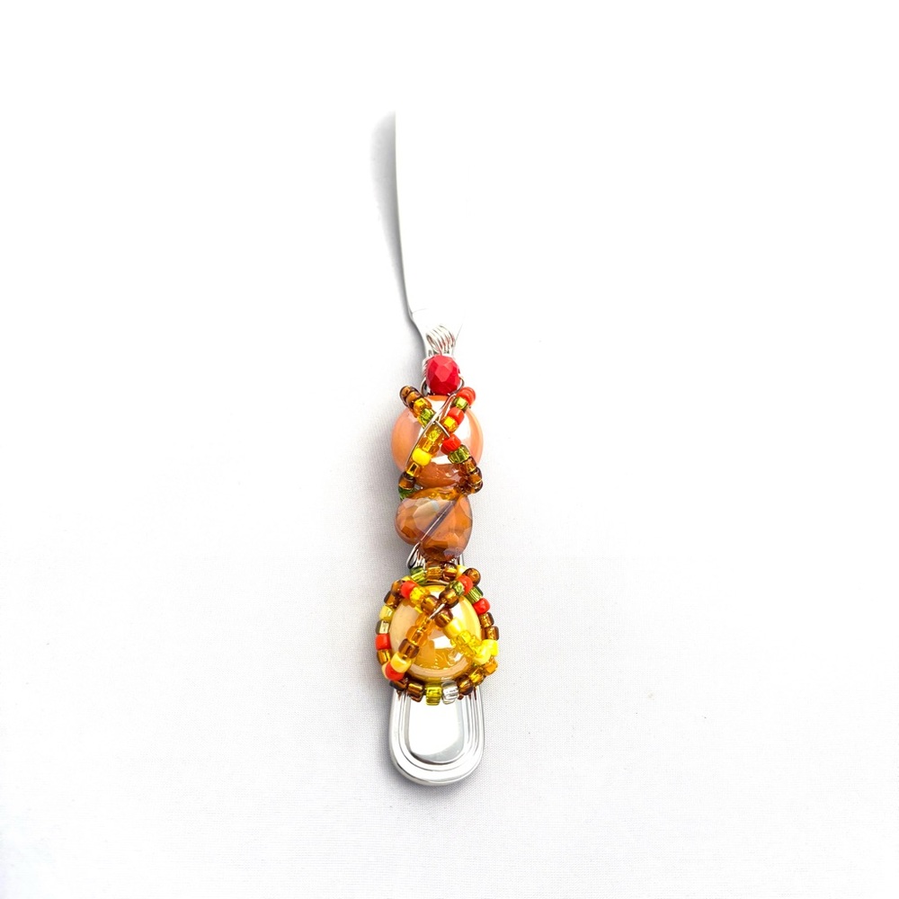 La-Di-Da Designs glass beaded spreader